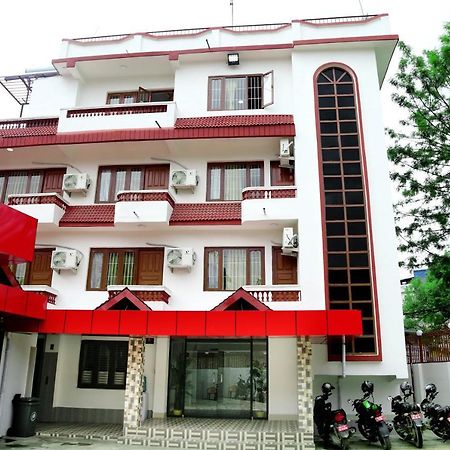 Oyo 104 Hotel Baltic Inn Kathmandu Bagian luar foto